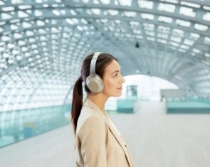 How Noise Cancelling Headphones Can Make Travel More Comfortable